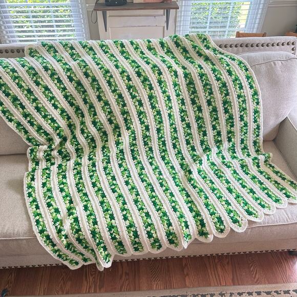VTG 1970s Emerald Green And Cream Crochet Knitted Afghan Throw Blanket 57” X 69” - Picture 5 of 5